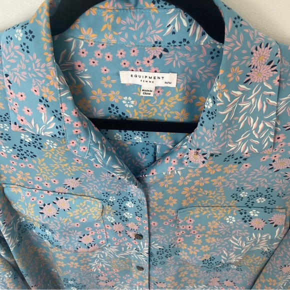 Equipment Femme Signature Button Up Long Sleeve Shirt Blue Satin Floral Medium - Picture 2 of 9
